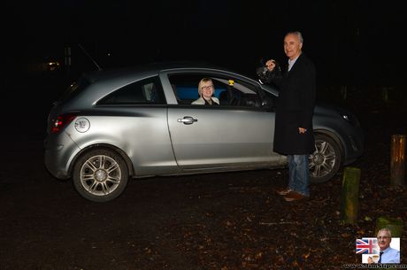 金髪のサティーン・スパークがストッキング姿になって法律事務所で犯される