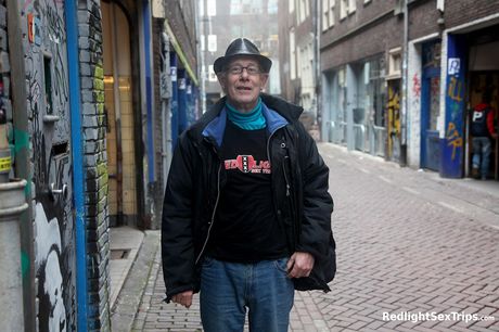 金髮美女梅爾的陰部被一個淫蕩的陌生人填滿