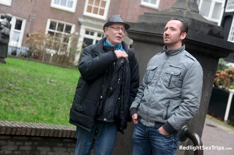 金髮美女梅爾的陰部被一個淫蕩的陌生人填滿