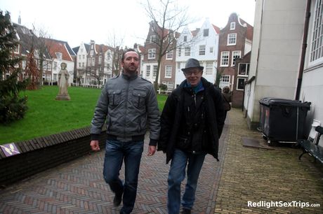 金髮美女梅爾的陰部被一個淫蕩的陌生人填滿