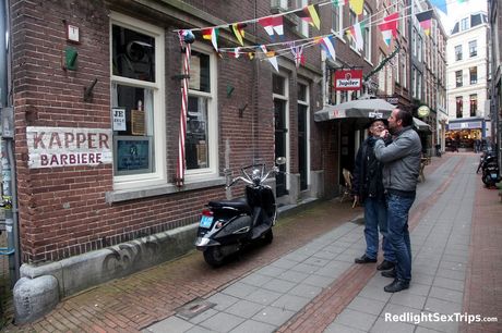 金髮美女梅爾的陰部被一個淫蕩的陌生人填滿