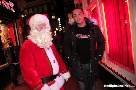 Blonde julemanden Debby Pleasure får en pik i en red-light bar