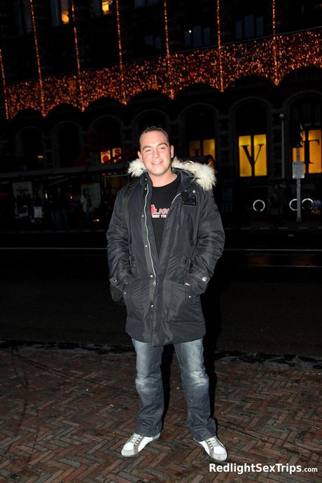 Blonde julemanden Debby Pleasure får en pik i en red-light bar