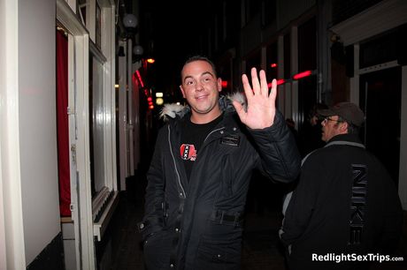 Blonde julemanden Debby Pleasure får en pik i en red-light bar