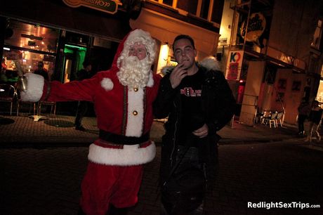 Blonde julemanden Debby Pleasure får en pik i en red-light bar