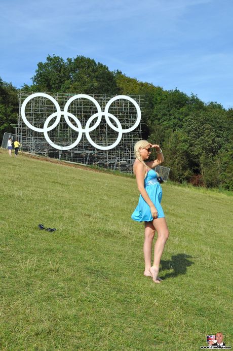 金髪熟女ダイアナは若い男にマンコを舐められ、チンポを犯される