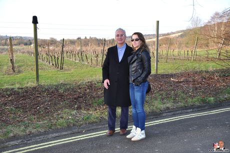 Ødelæggende mor Kitty Kat får en fisse slikning og en god pik på sofaen