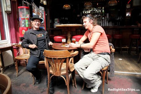 荷蘭黑髮美女 Fenna Utopia 被帥哥用手指插屁股