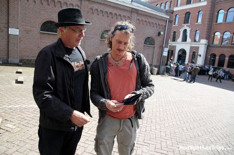 荷蘭黑髮美女 Fenna Utopia 被帥哥用手指插屁股