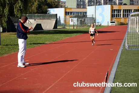 Bella Baby er en lækker teenager, der elsker at kneppe og sutte pik