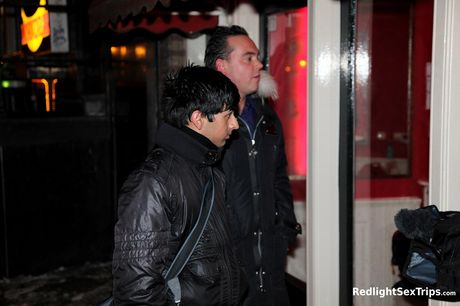 Fantastisk sød Kiona får sin varme røv slikket og sin fisse dicked udendørs