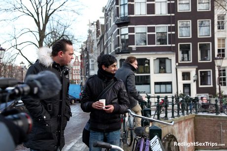 Fantastisk sød Kiona får sin varme røv slikket og sin fisse dicked udendørs