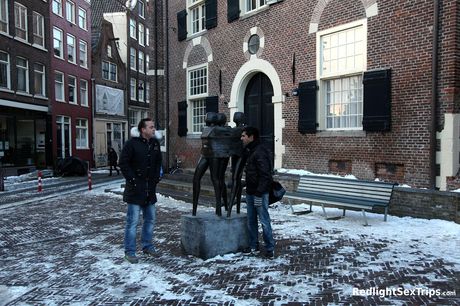 Fantastisk sød Kiona får sin varme røv slikket og sin fisse dicked udendørs