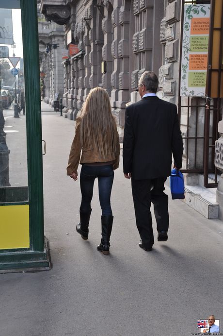 約束通り、アナと雪の女王からまた一人のゴージャスなティーンを紹介するよ