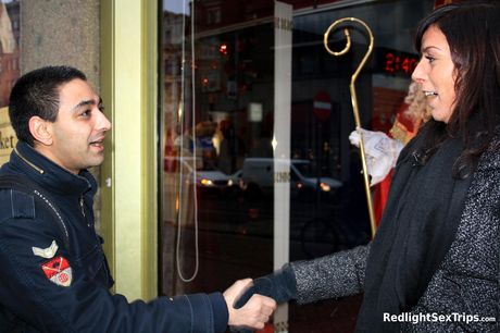 Lyshåret hollandsk pige Ilse De Rooij får sin fisse slikket og kneppet af en perser