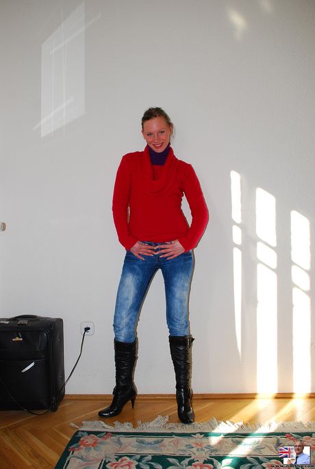 Delicate girl Gita Blonde gets her pussy penetrated