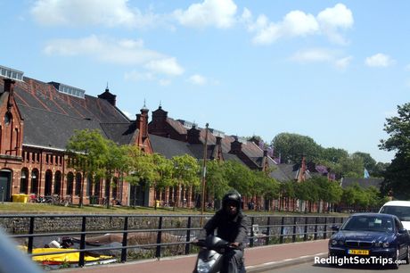 金髪チェコ人形クリスティーナ・ルドは公園で彼女の陰部を舐められ、チンコを犯される