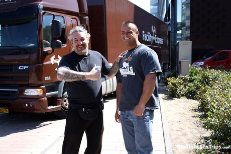 金髪チェコ人形クリスティーナ・ルドは公園で彼女の陰部を舐められ、チンコを犯される