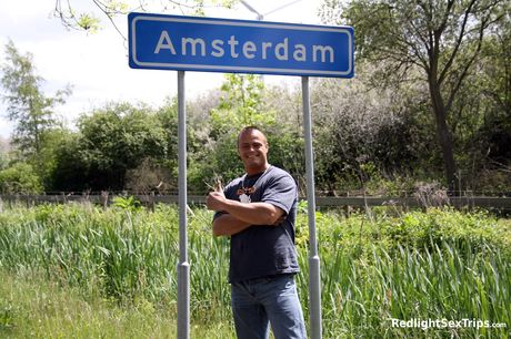 金髪チェコ人形クリスティーナ・ルドは公園で彼女の陰部を舐められ、チンコを犯される