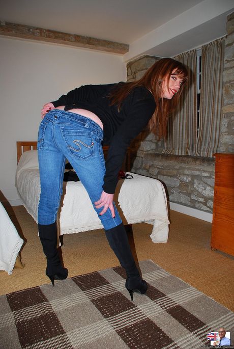 英國熟女Holly Kiss被性慾旺盛的猛男猛幹