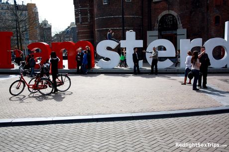 Blond hollandsk babe Debby Pleasure får sin twat slikket og dicked