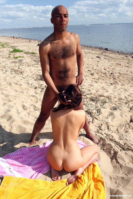 一流的俄羅斯娃娃瑪蒂被按摩師舔陰和猛乾