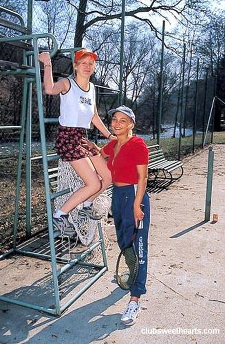 金髮女孩 Michaela B 在戶外被舔陰部