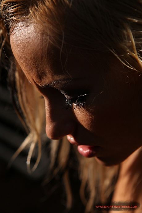  Fantastiske piger Candy og Mandy Bright nyder med sexlegetøj