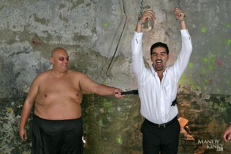 大胸匈牙利熟婦Mandy Bright被蒙面男幹