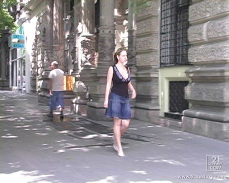 Z: カーラ・デニスはチンポをしゃぶって犯されるのが大好きな新人です