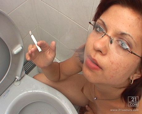 Beautiful covergirl Nigella gets her pussy licked and pissed on in the bathroom