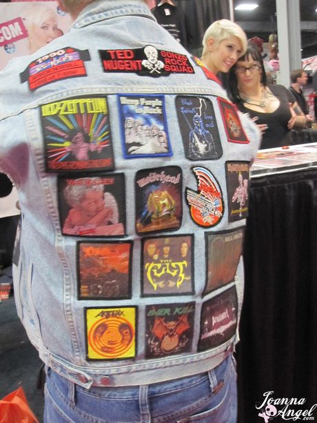 Lesbiske pornostjerner Joanna Angel og Jada Stevens har sex med en fyr