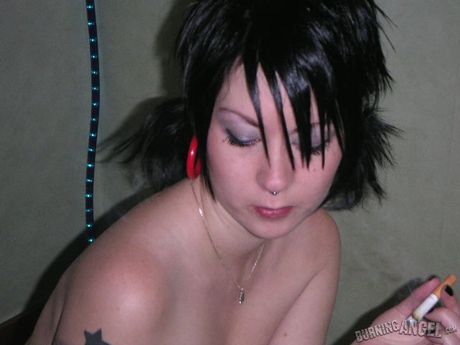 Mature amateur Tiny presents her huge ass and displays her bare flesh in a solo