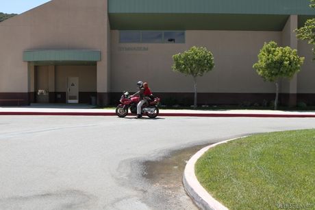 いたずらな赤毛教師ダニ・ジェンセンは彼女の猫を犯される