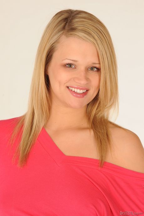 Excellent american blond youthful Heather Starlet in fancy skirt revealing her ass and spreading her legs 