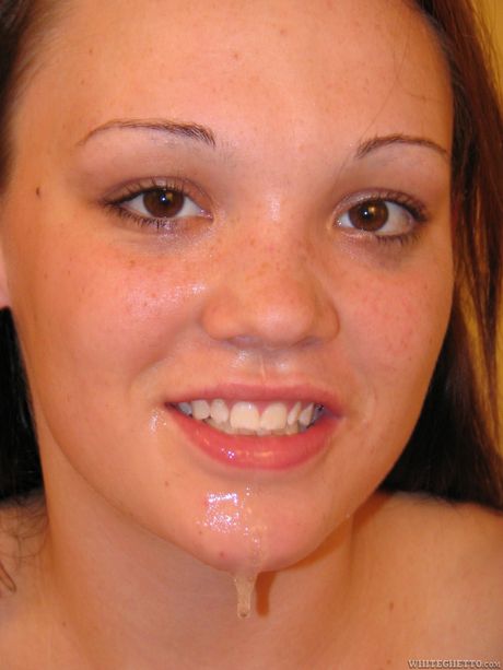 甘美なアメリカのティーンクリスタルジョーダンは大きなペニスで激しく犯される