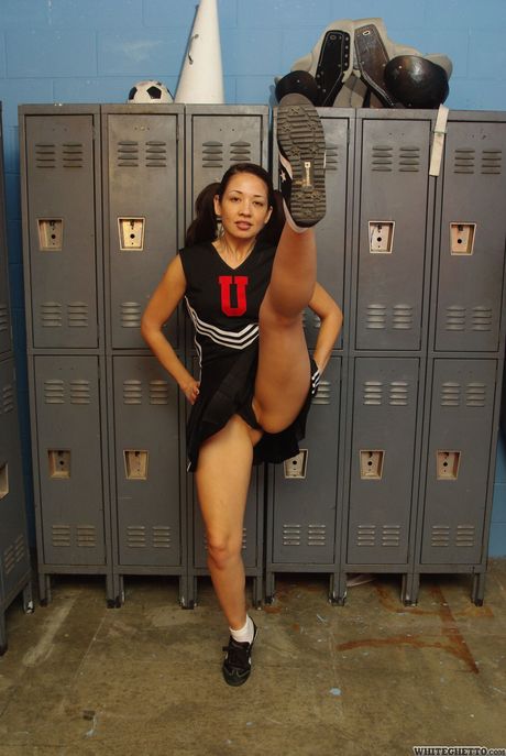 Attractive oriental milf Coco Velvet shows her ass 