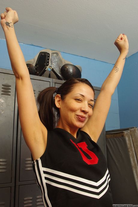 Attractive oriental milf Coco Velvet shows her ass 