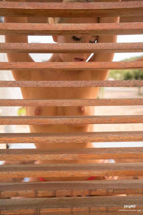 匈牙利女孩 Kiara Lord 的陰部被 Nick Ross 舔舐和撞擊