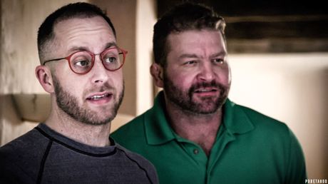 Den friske amerikanske blonde Eliza Eves bliver dobbeltkneppet af sin kæreste og hans ven