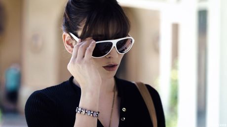 Smuk kone Korra Del Rio får sine store bryster dækket af sæd efter et varmt fuck