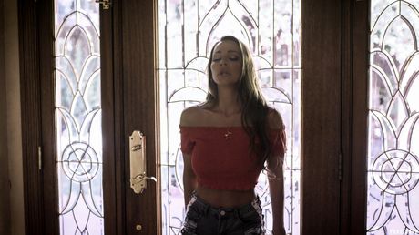 Big Titted american brunette Abigail Mac gets her pussy penetrated by a doctor