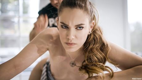 優秀的美國美女 Bobbi Dylan 得到了她男朋友的徹底幹練和中出