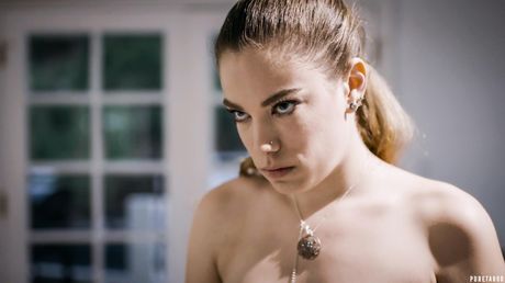 優秀的美國美女 Bobbi Dylan 得到了她男朋友的徹底幹練和中出