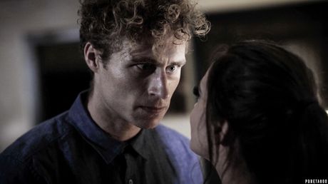 女學生 Gia Paige 的毛茸茸的陰部被老師幹了