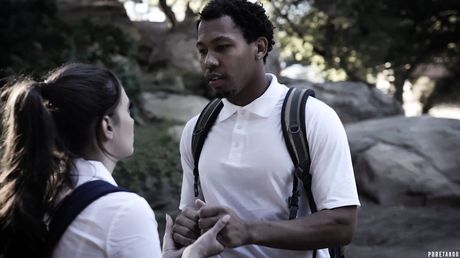 女學生 Gia Paige 的毛茸茸的陰部被老師幹了