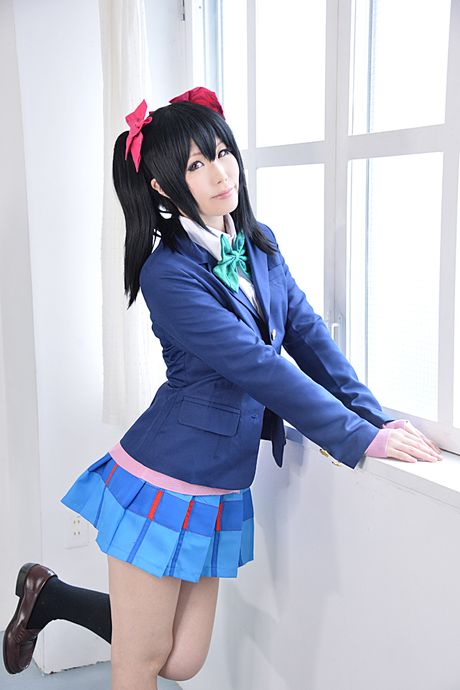 美妙的日本寶貝 Haruka Niko 脫下膝蓋襪，展現她火辣的身材