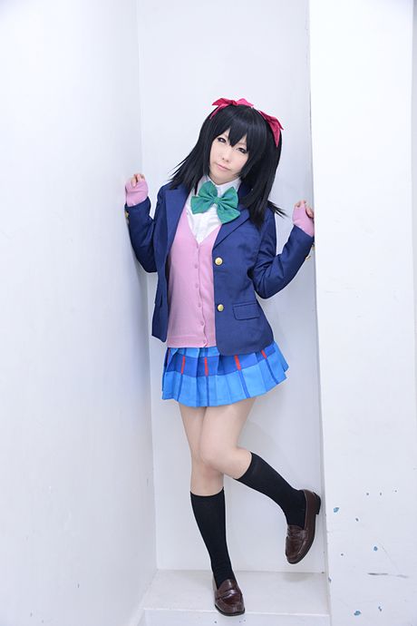 美妙的日本寶貝 Haruka Niko 脫下膝蓋襪，展現她火辣的身材