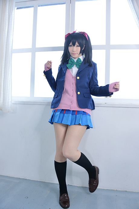 美妙的日本寶貝 Haruka Niko 脫下膝蓋襪，展現她火辣的身材