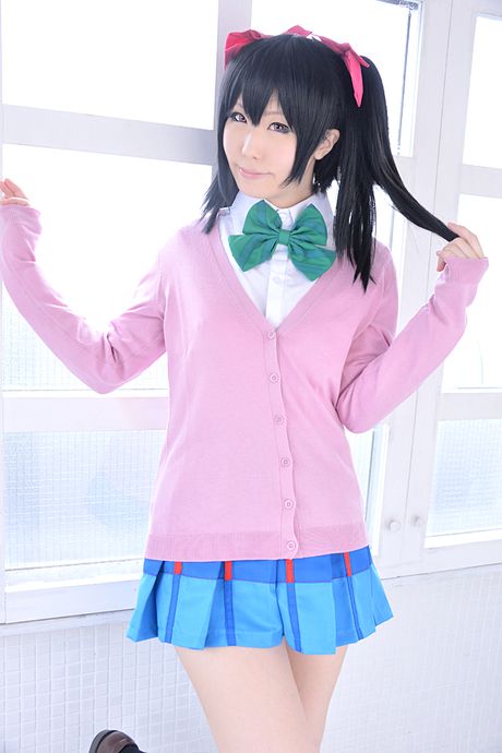 美妙的日本寶貝 Haruka Niko 脫下膝蓋襪，展現她火辣的身材